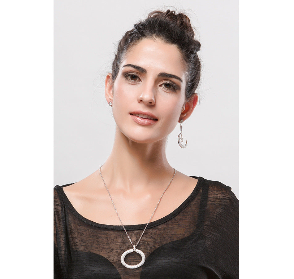 Fashion Simple Necklace With Zircon Inlaid Large Disc - Acquisti Online