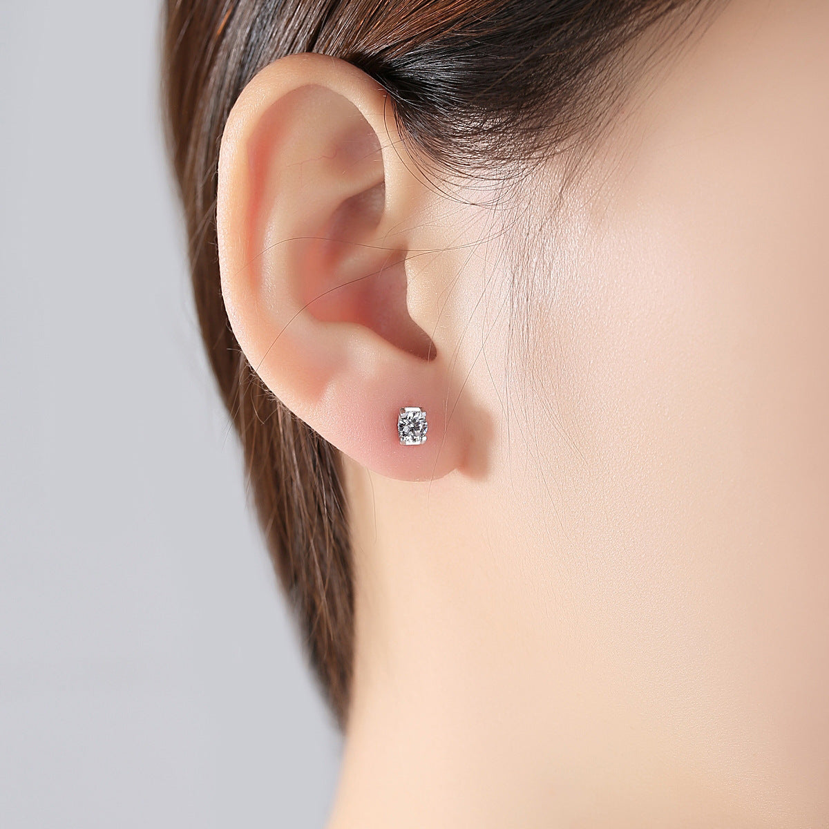 Luxe oorbellen voor dames, gemaakt van S925 sterling zilver, met zilveren kubieke zirkonia en rhodium. Modieuze oorbellen voor dames.