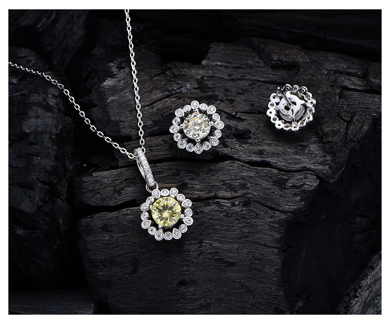 Fashion women's Lace Four Claw Necklace