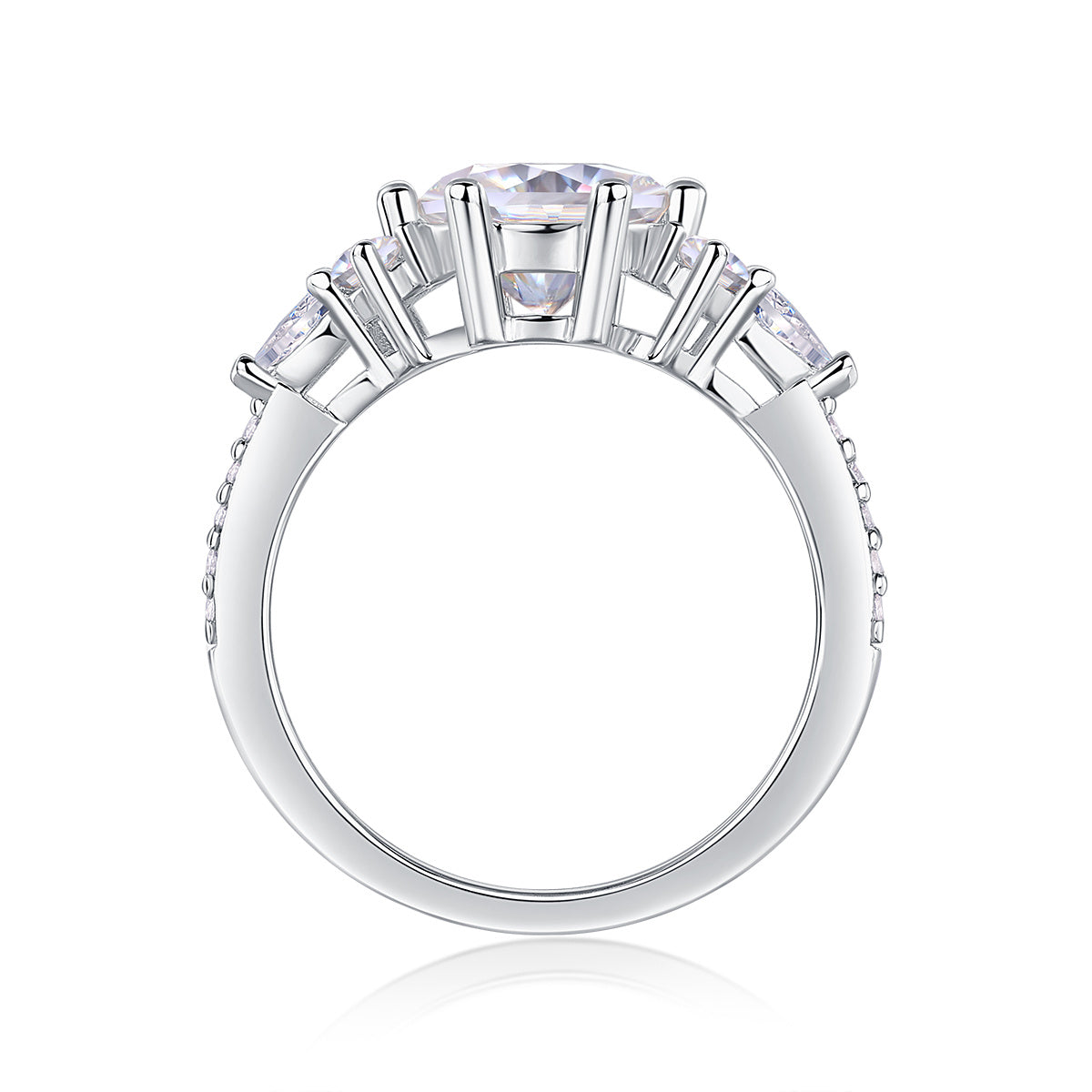 Luxe damesring van S925 zilver met rhodium plating en moissanite diamanten. Exclusieve zilveren verlovingsring voor dames.