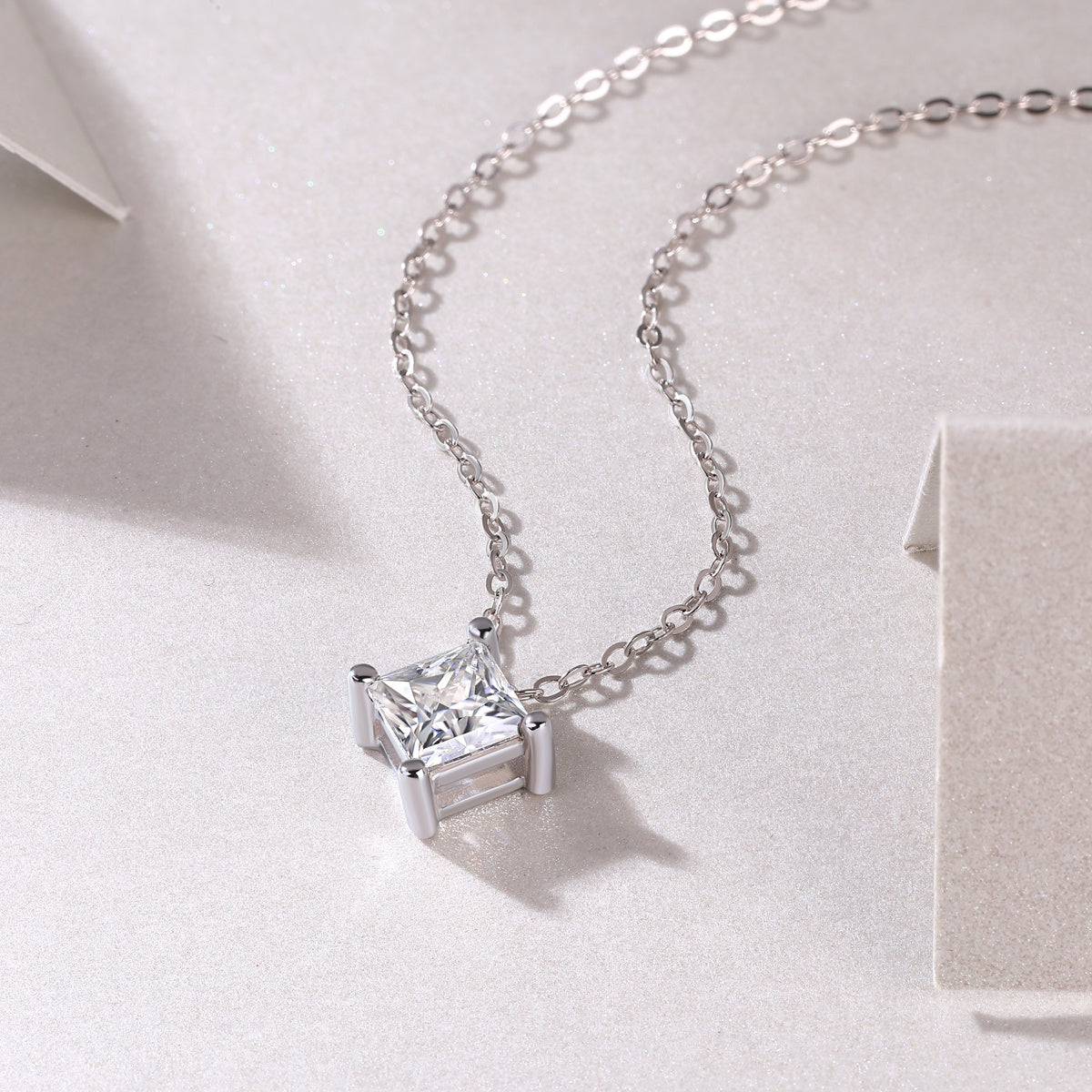 The Luxury Fashion Diamond Pendant Necklace Set With Mosan Diamond Silver Ornaments