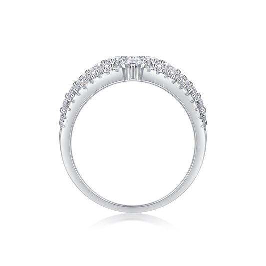 Luxuriously Fashionable Moissanite Silver Rings