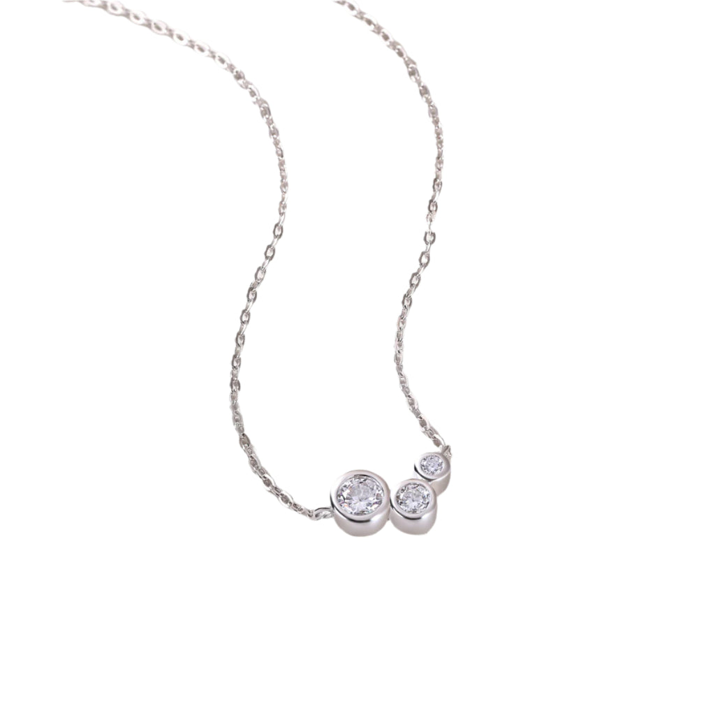 Luxe mode-halsketting met hanger van White Dew en zilveren ornamenten van Mosan-diamanten 