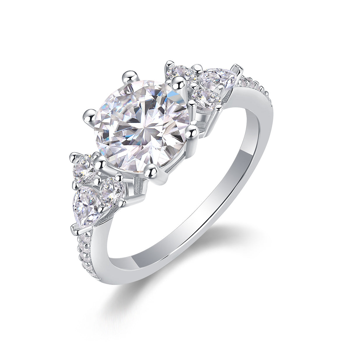 Luxe damesring van S925 zilver met rhodium plating en moissanite diamanten. Exclusieve zilveren verlovingsring voor dames.