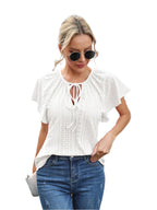 Blouse met oogjes en strik aan de hals en fladdermouwen voor dames