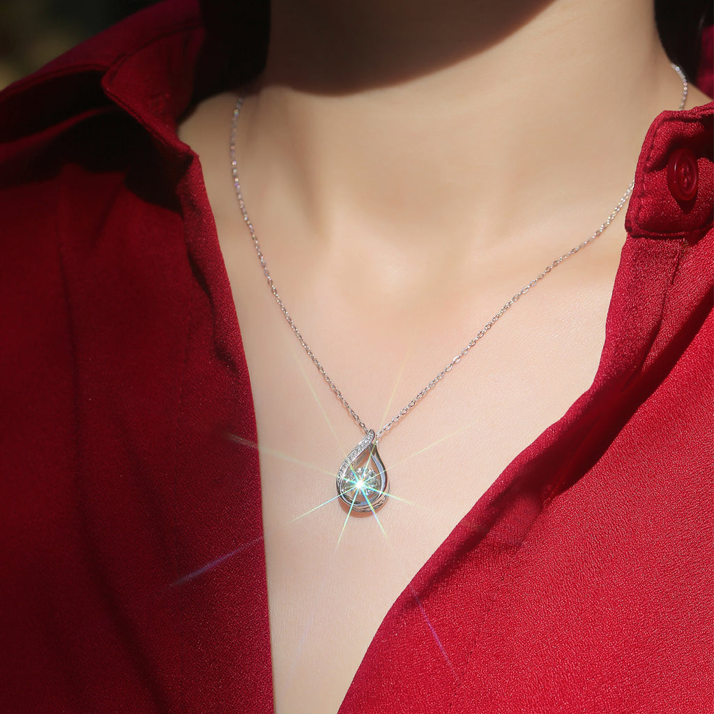 Women Luxury Necklace Moissanite Diamond Pendant Necklace Water Drop Shaped Dazzling Round Imitated Necklaces