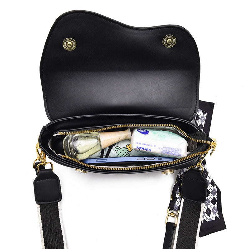 Women's Shoulder Bag Original Leather Large Capacity Crossbody Bag Zipper Lock Women's Fashion Underarm Saddle Bag