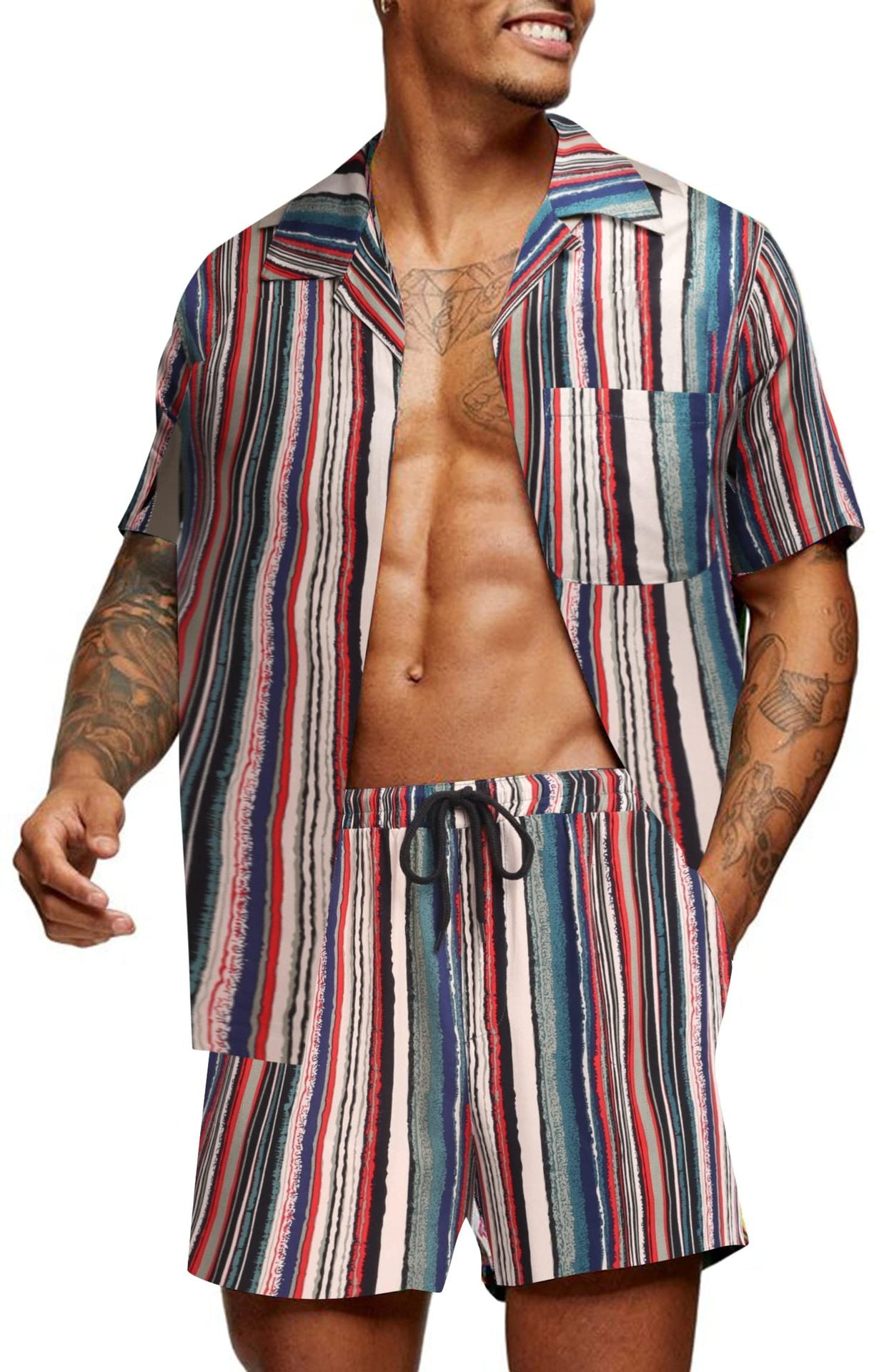 Modieuze outfit met gestreept overhemd met korte mouwen en Cubaanse kraag