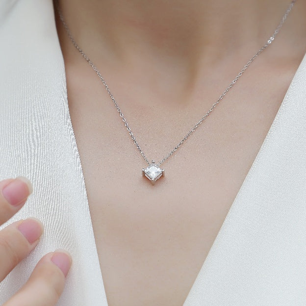 Women Luxury Pendant Necklace 925 Sterling Silver Moissanite Diamond Rhodium Plated Sparkling Fashion Women's Necklace