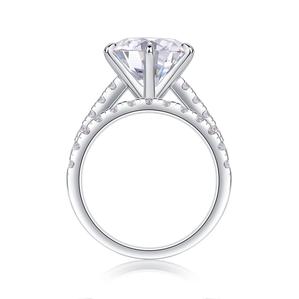 Arrange Large Diamond Rings Luxuriously And Fashionably Set With Moissanite Silver Rings
