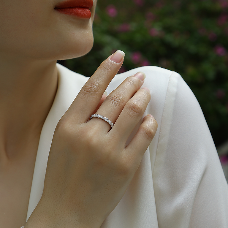 Women's Luxury Ring Moissanite Diamond Ring 925 Sterling Silver Rhodium Plated Fashionable Women Engagement Ring