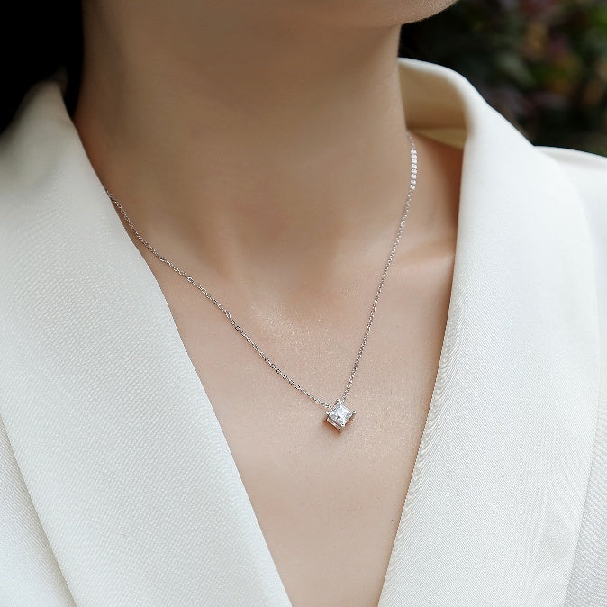 Women Luxury Pendant Necklace 925 Sterling Silver Moissanite Diamond Rhodium Plated Sparkling Fashion Women's Necklace