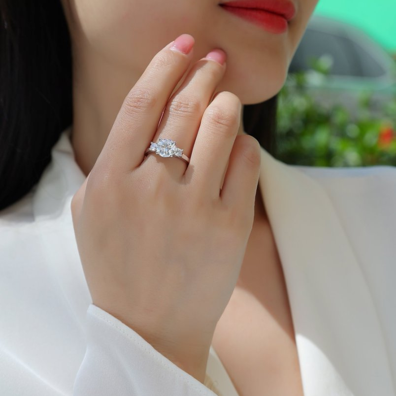 Women Luxury Ring Moissanite Large Diamond Ring 925 Sterling Silver Classic Three-Stone Fashion Women Engagement Ring